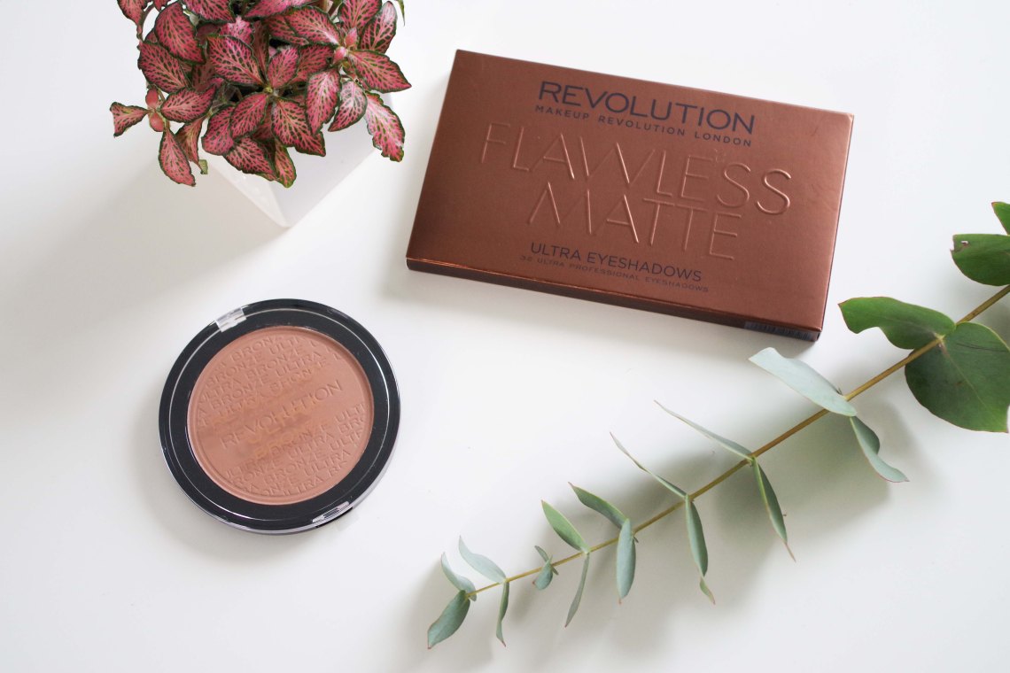 Make up Revolution Flawless matte palette & Ultra bronze! 